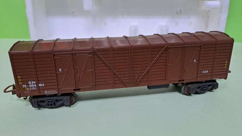 LIMA SAR HO Scale Brown Cattle wagon BOXED