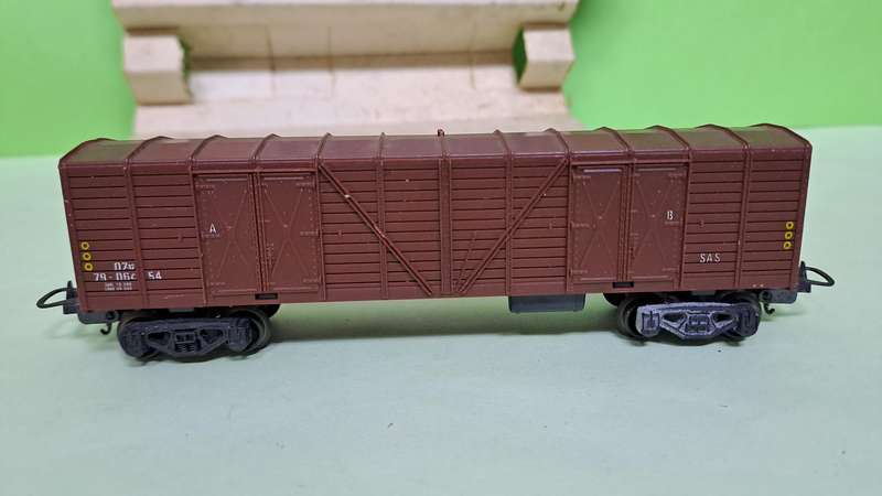 LIMA SAR HO Scale Brown Cattle wagon BOXED