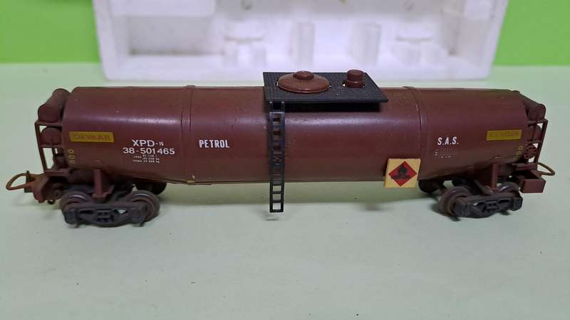 LIMA SAR HO Scale - Petrol Tanker BOXED