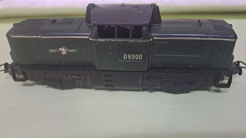 LIMA Goods Train Set (Locomotive with 2 goods wagons and crossing) BOXED