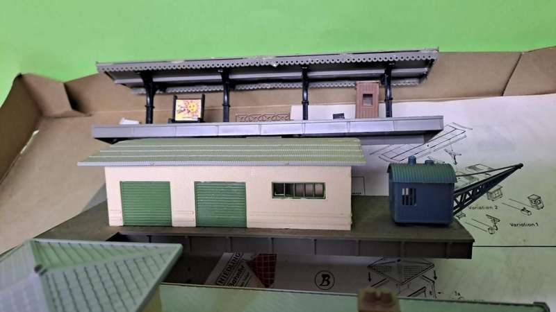 LIMA 3x Station set BOXED