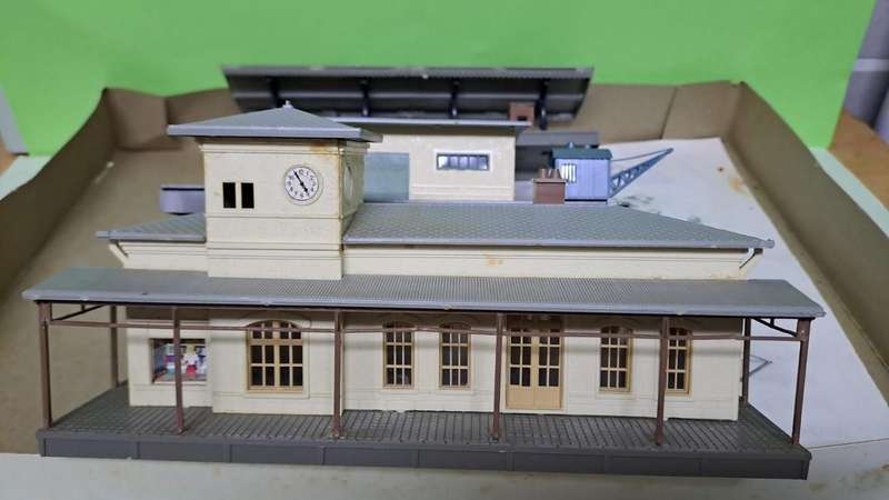 LIMA 3x Station set BOXED