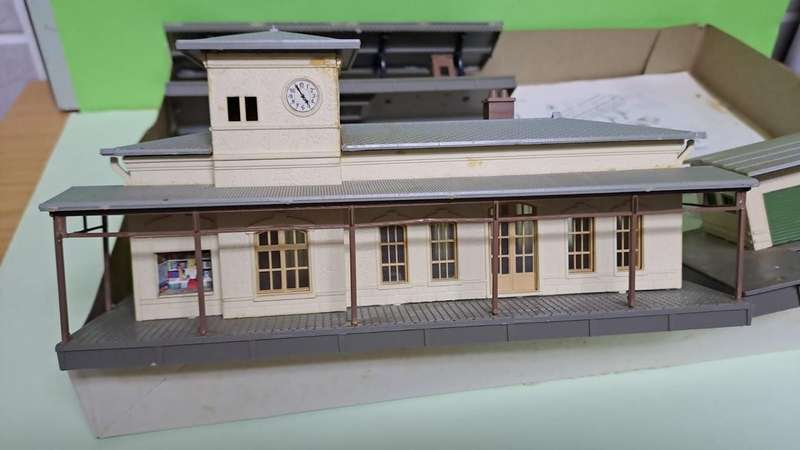LIMA 3x Station set BOXED