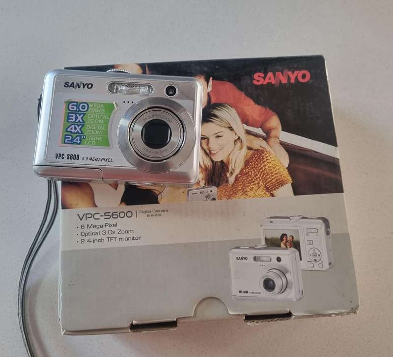 Sanyo digital camera (VPC-S600) perfect working condition