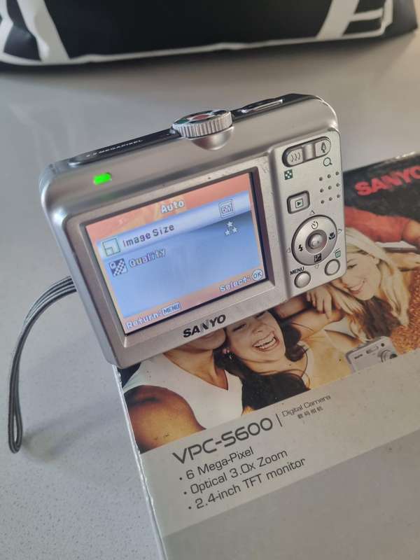 Sanyo digital camera (VPC-S600) perfect working condition