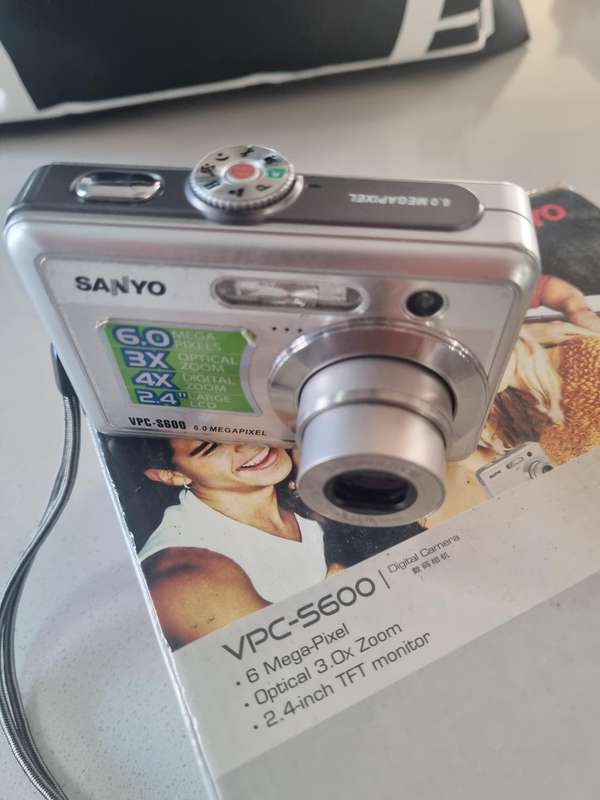 Sanyo digital camera (VPC-S600) perfect working condition