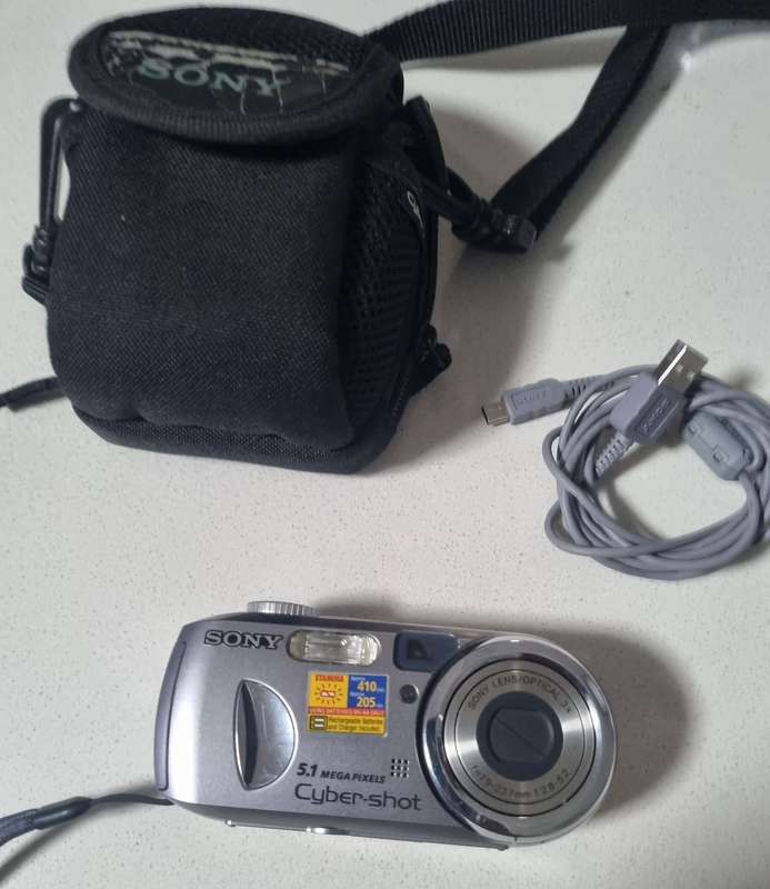 Sony Cybershot DSC-P93A digital camera. In EXCELLENT condition.