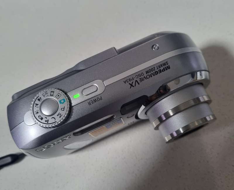 Sony Cybershot DSC-P93A digital camera. In EXCELLENT condition.