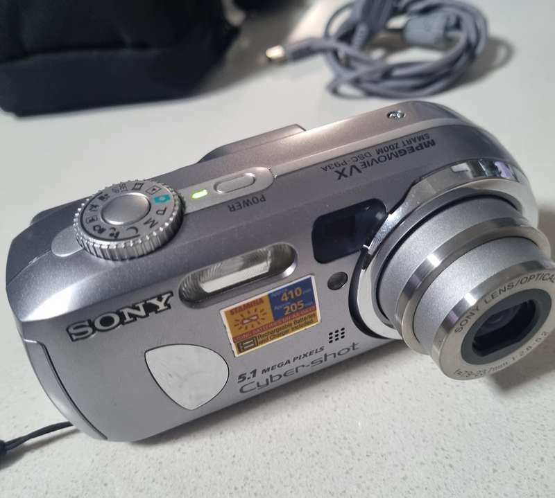 Sony Cybershot DSC-P93A digital camera. In EXCELLENT condition.