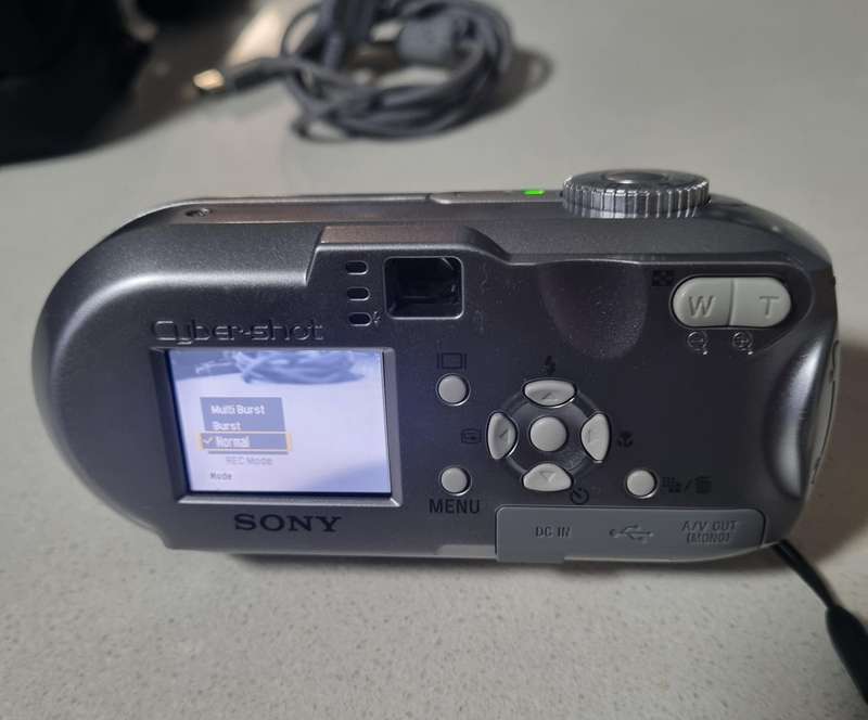 Sony Cybershot DSC-P93A digital camera. In EXCELLENT condition.