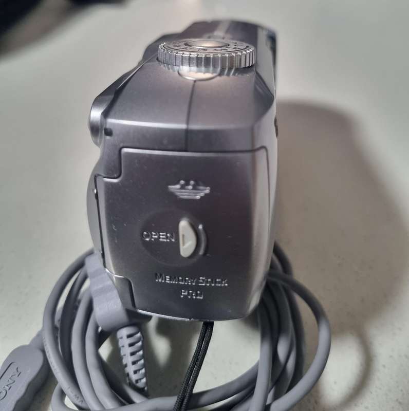 Sony Cybershot DSC-P93A digital camera. In EXCELLENT condition.