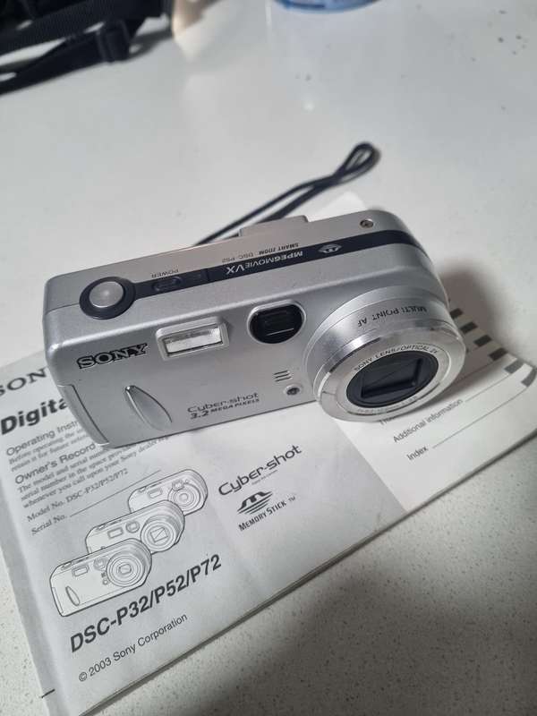 Sony Cybershot (DSC-P52) digital camera. In PERFECT working condition.