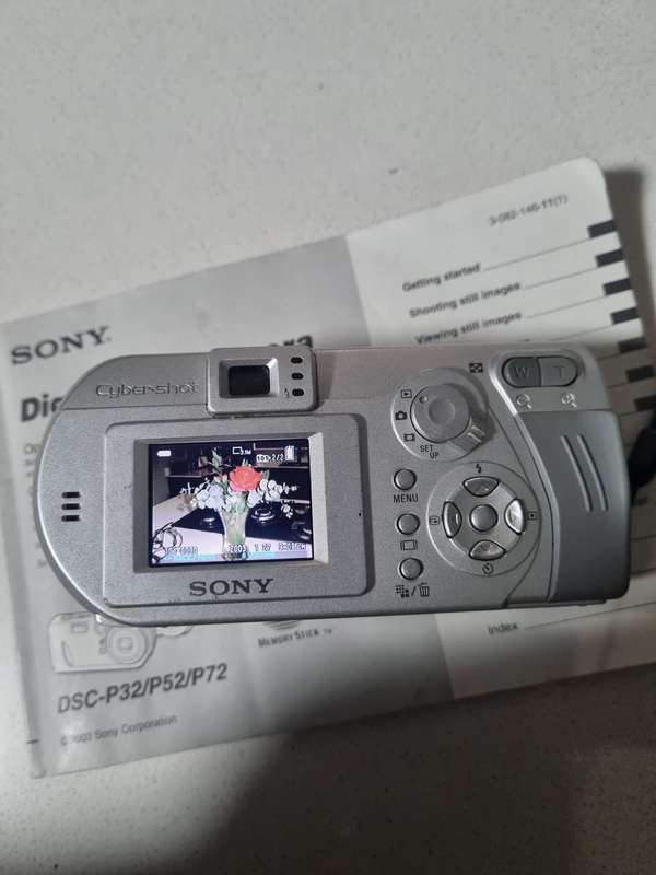 Sony Cybershot (DSC-P52) digital camera. In PERFECT working condition.