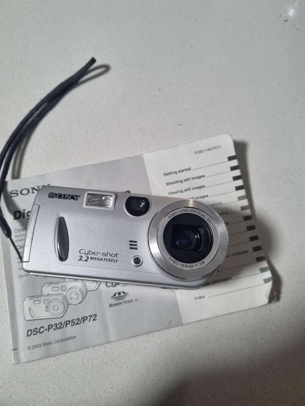 Sony Cybershot (DSC-P52) digital camera. In PERFECT working condition.