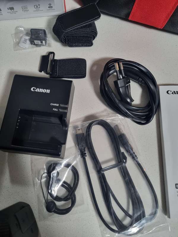 Canon EOS 1300D bundle in EXCELLENT condition