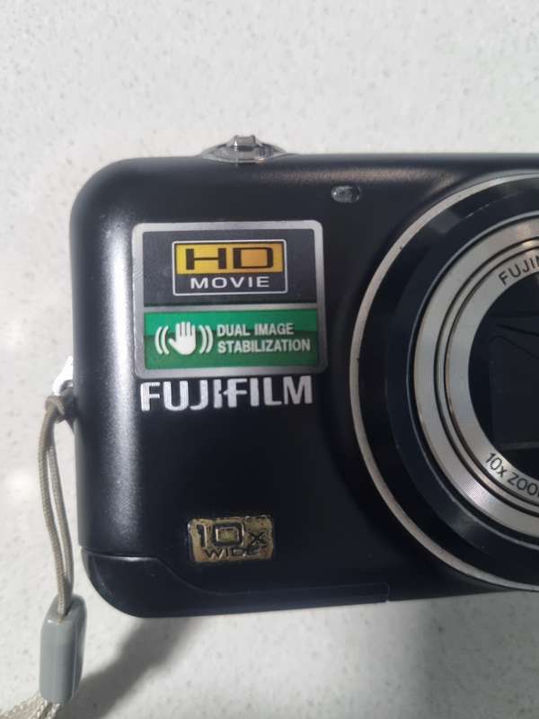 Fugifilm JZ500 digital camera (black spot on lcd,works 100%)