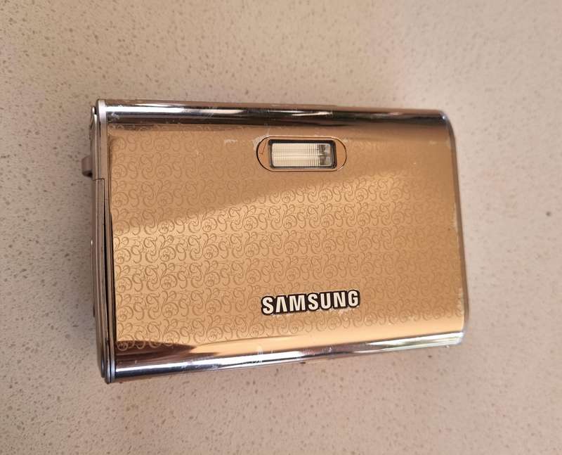 Samsung i70 digital camera (7.2 m/pixel, 3 x optical zoom)