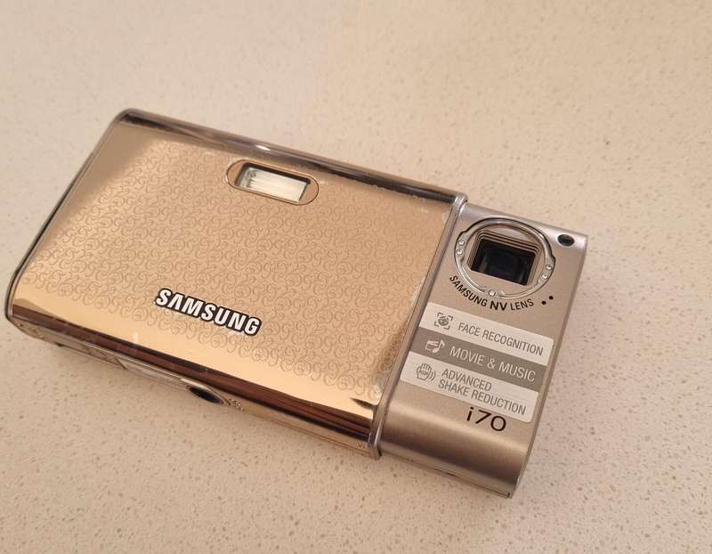 Samsung i70 digital camera (7.2 m/pixel, 3 x optical zoom)