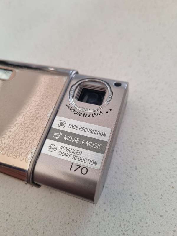 Samsung i70 digital camera (7.2 m/pixel, 3 x optical zoom)
