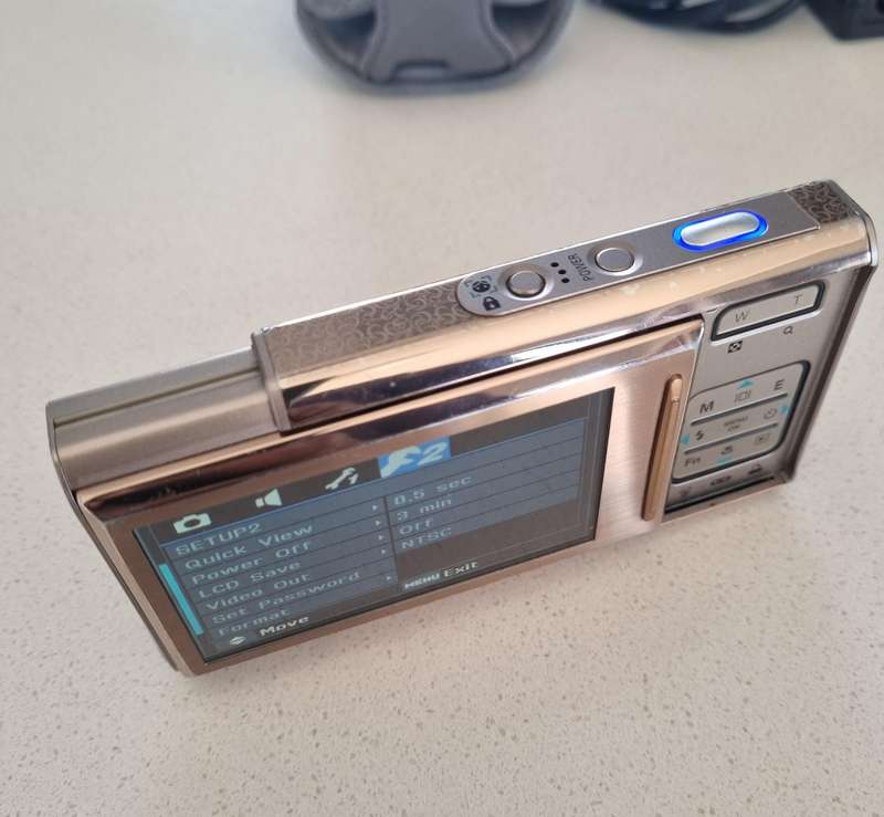 Samsung i70 digital camera (7.2 m/pixel, 3 x optical zoom)