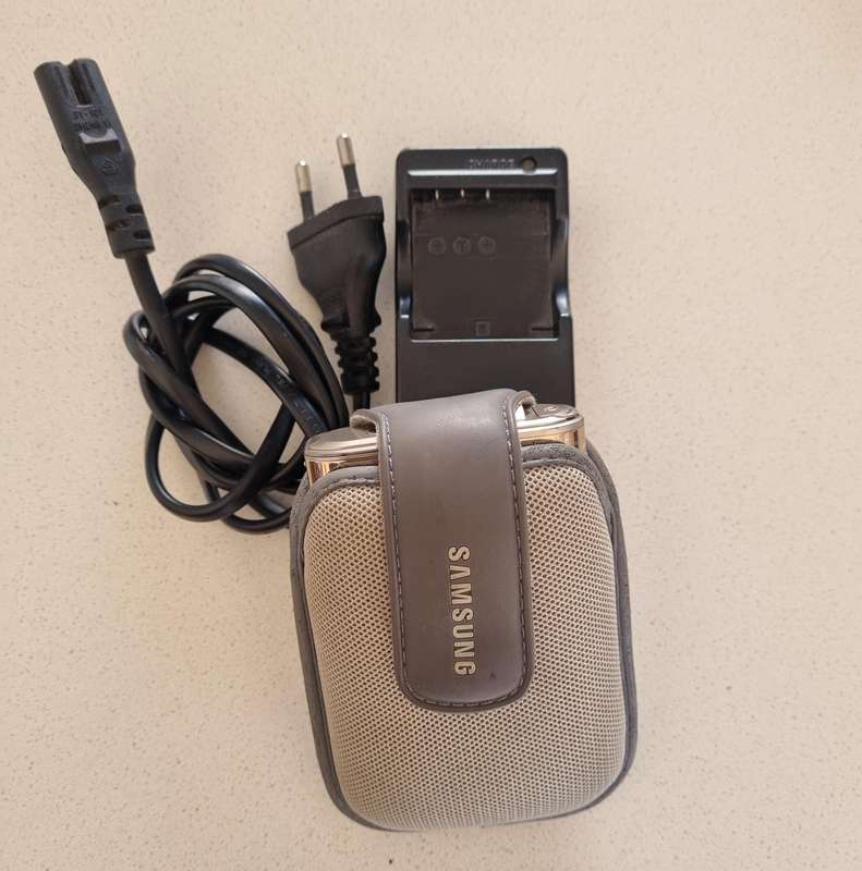 Samsung i70 digital camera (7.2 m/pixel, 3 x optical zoom)