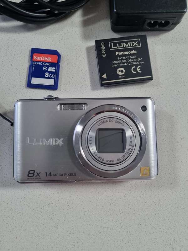 Panasonic Lumix digital camera, DMC-FS30 (14 m/pixel, 8 x optical zoom)