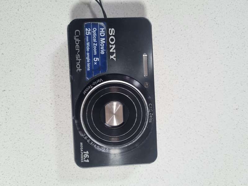 Sony Cybershot digital camera DSC-W570  16.1 m/pixel, 5 x optical zoom.