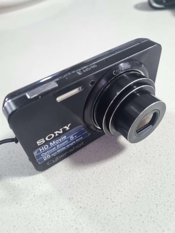 Sony Cybershot digital camera DSC-W570  16.1 m/pixel, 5 x optical zoom.