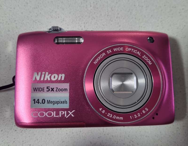 Nikon CoolPix digital camera. S3100  14 m/pixel, 5 x optical zoom, in PRESTINE condition