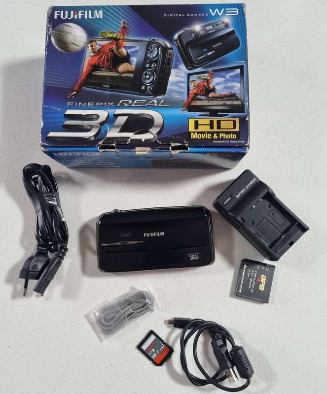 FujiFilm 3D camera (REAL 3D hd video and still camera) in EXCELLENT condition.