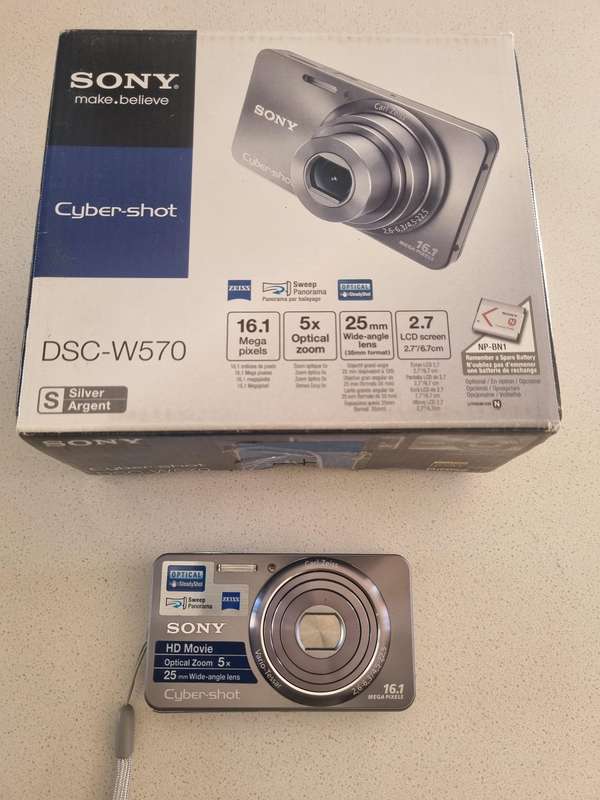 Sony  Cybershot digital camera DSC-W570  16 m/pixel, 5 x optical zoom PRESTINE condition