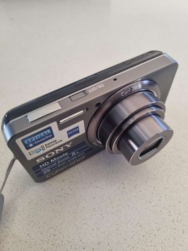 Sony  Cybershot digital camera DSC-W570  16 m/pixel, 5 x optical zoom PRESTINE condition