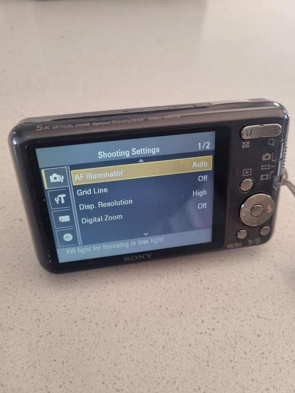 Sony  Cybershot digital camera DSC-W570  16 m/pixel, 5 x optical zoom PRESTINE condition