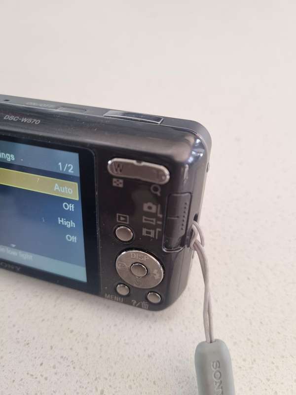 Sony  Cybershot digital camera DSC-W570  16 m/pixel, 5 x optical zoom PRESTINE condition
