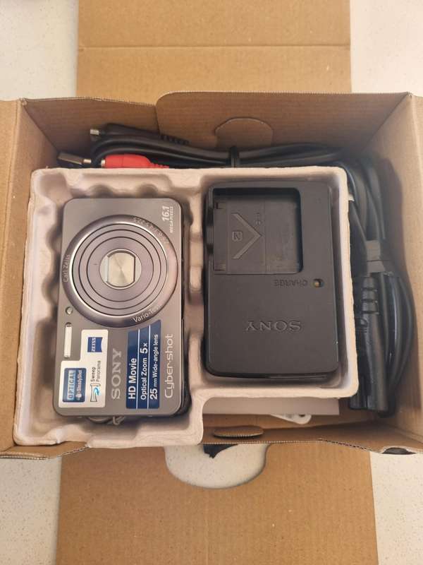Sony  Cybershot digital camera DSC-W570  16 m/pixel, 5 x optical zoom PRESTINE condition