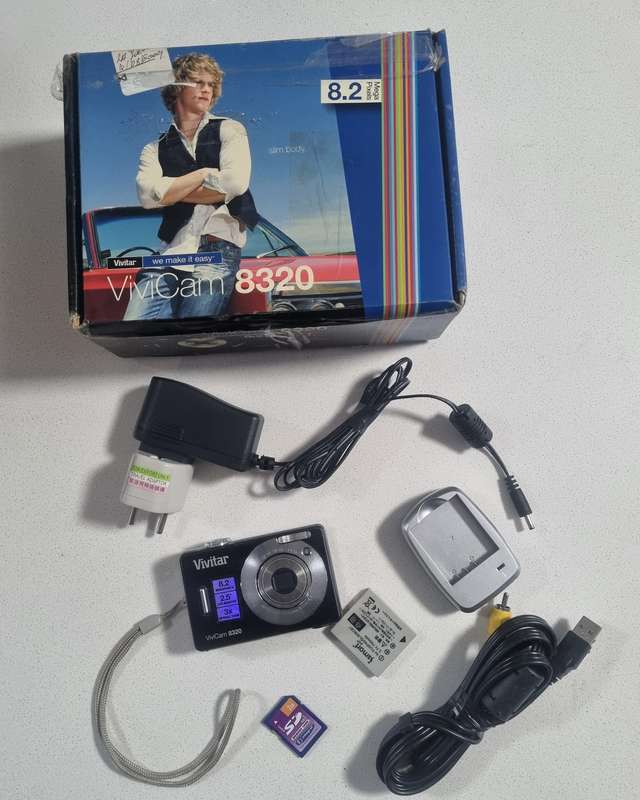 Vivitar digital camera 8320  (8.2 m/pixel, 3 x optical zoom)