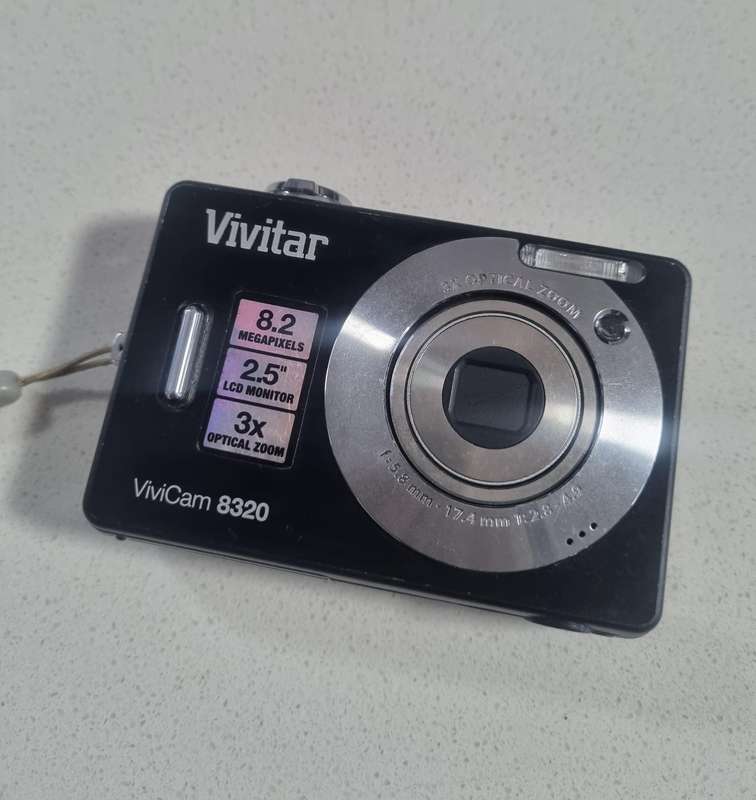 Vivitar digital camera 8320  (8.2 m/pixel, 3 x optical zoom)