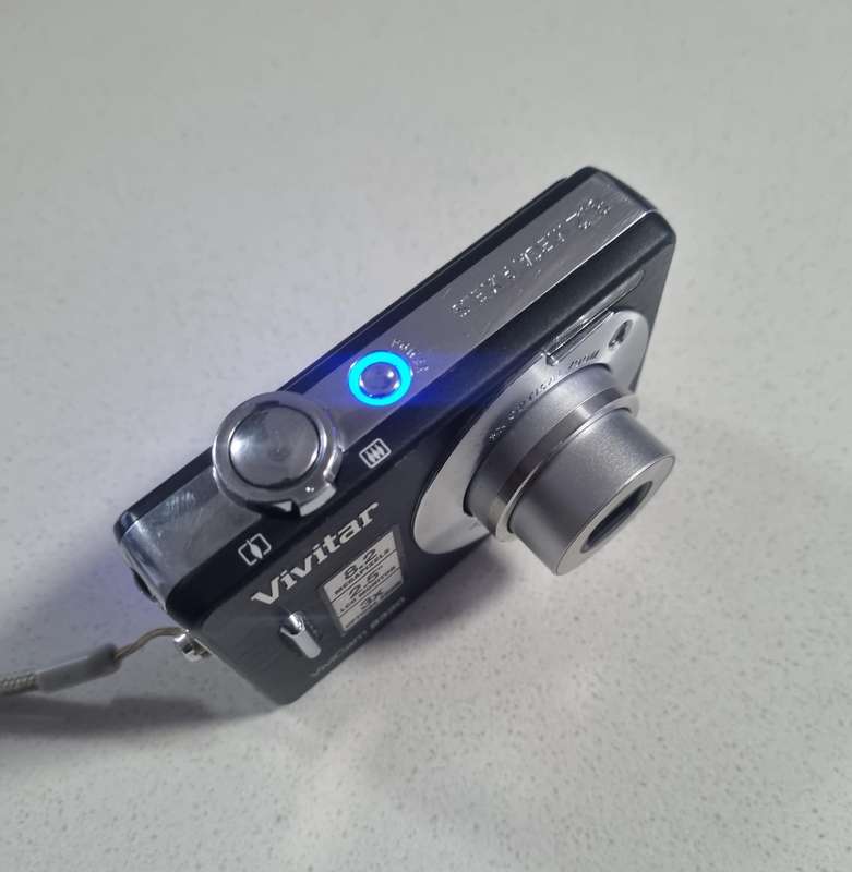 Vivitar digital camera 8320  (8.2 m/pixel, 3 x optical zoom)