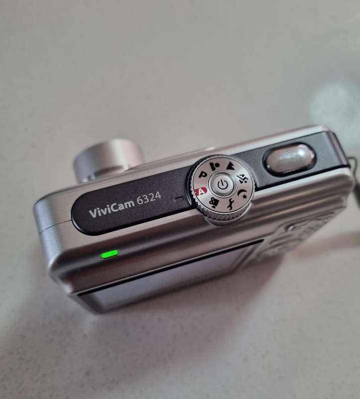 Vivitar digital camera 6324  (6 m/pixel, 3 x optical zoom)