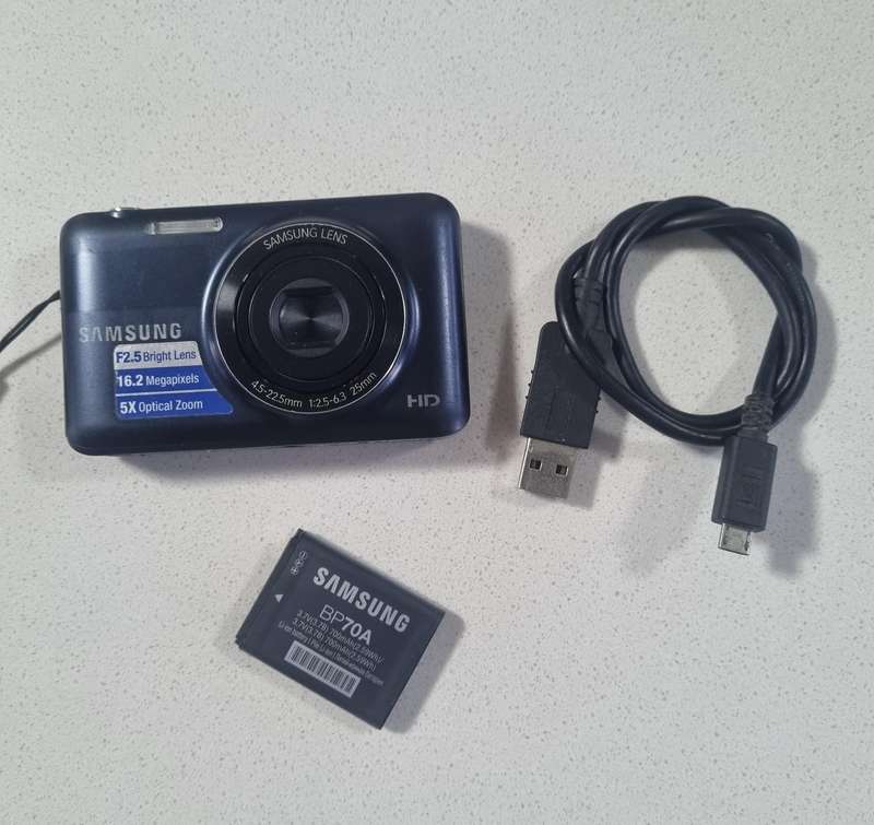 Samsung digital camera ES96  (16.2 m/pixel, 5 x optical zoom, HD movie etc)