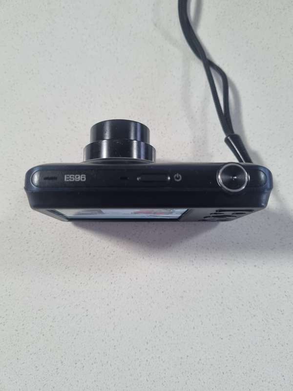 Samsung digital camera ES96  (16.2 m/pixel, 5 x optical zoom, HD movie etc)