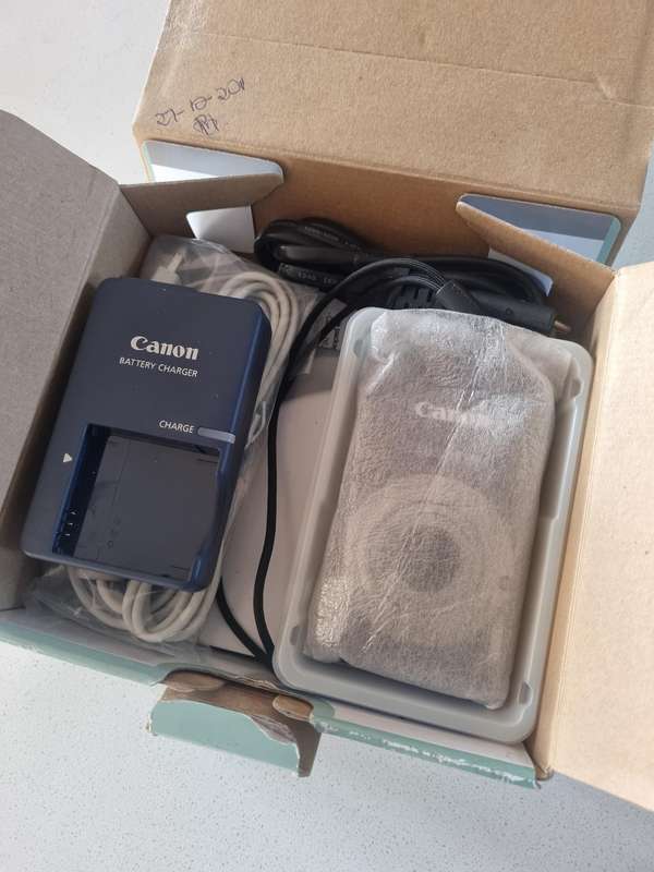 Canon IXUS  115HS digital camera. BRAND NEW from 2011.