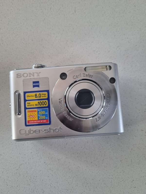 Sony Cybershot digital camera DSC-W30 (6 m/pixel, 3 x optical zoom)