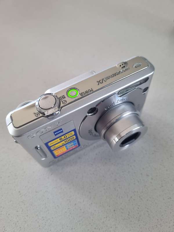 Sony Cybershot digital camera DSC-W30 (6 m/pixel, 3 x optical zoom)