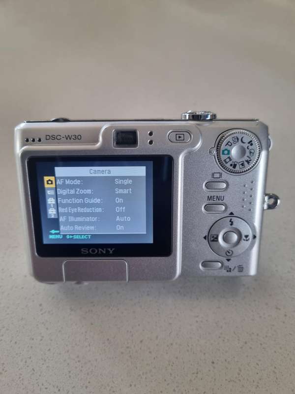 Sony Cybershot digital camera DSC-W30 (6 m/pixel, 3 x optical zoom)