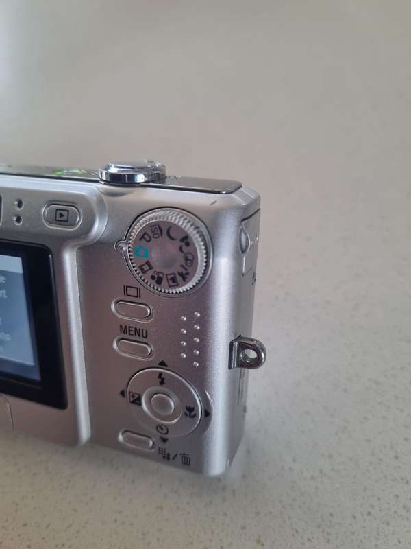 Sony Cybershot digital camera DSC-W30 (6 m/pixel, 3 x optical zoom)