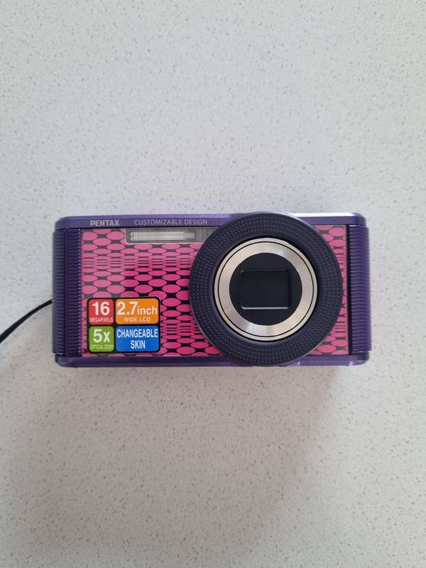 Pentax Optio digital camera LS465 (16 m/pixel, 5 x optical zoom, video mode etc)