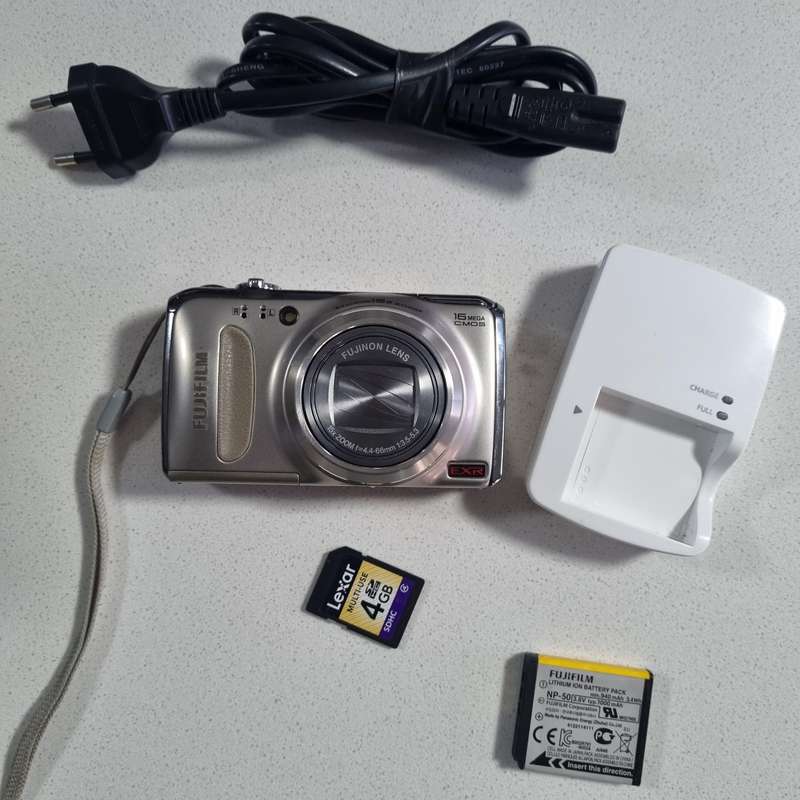 FujiFilm FinePix digital camera F500 EXR 16 m/pixel, MASSIVE 15 x optical zoom, Full HD video.