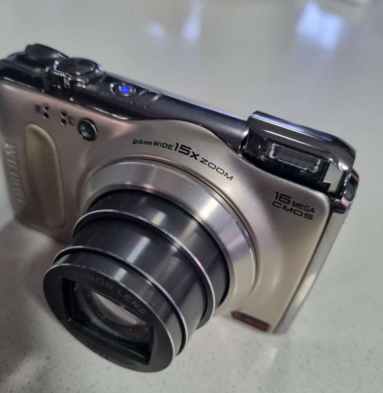 FujiFilm FinePix digital camera F500 EXR 16 m/pixel, MASSIVE 15 x optical zoom, Full HD video.