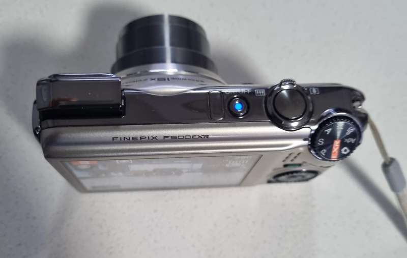 FujiFilm FinePix digital camera F500 EXR 16 m/pixel, MASSIVE 15 x optical zoom, Full HD video.
